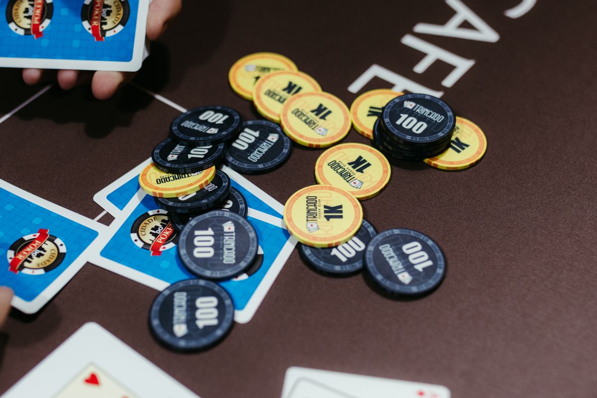 Strategi poker online dasar posisi dan bankroll