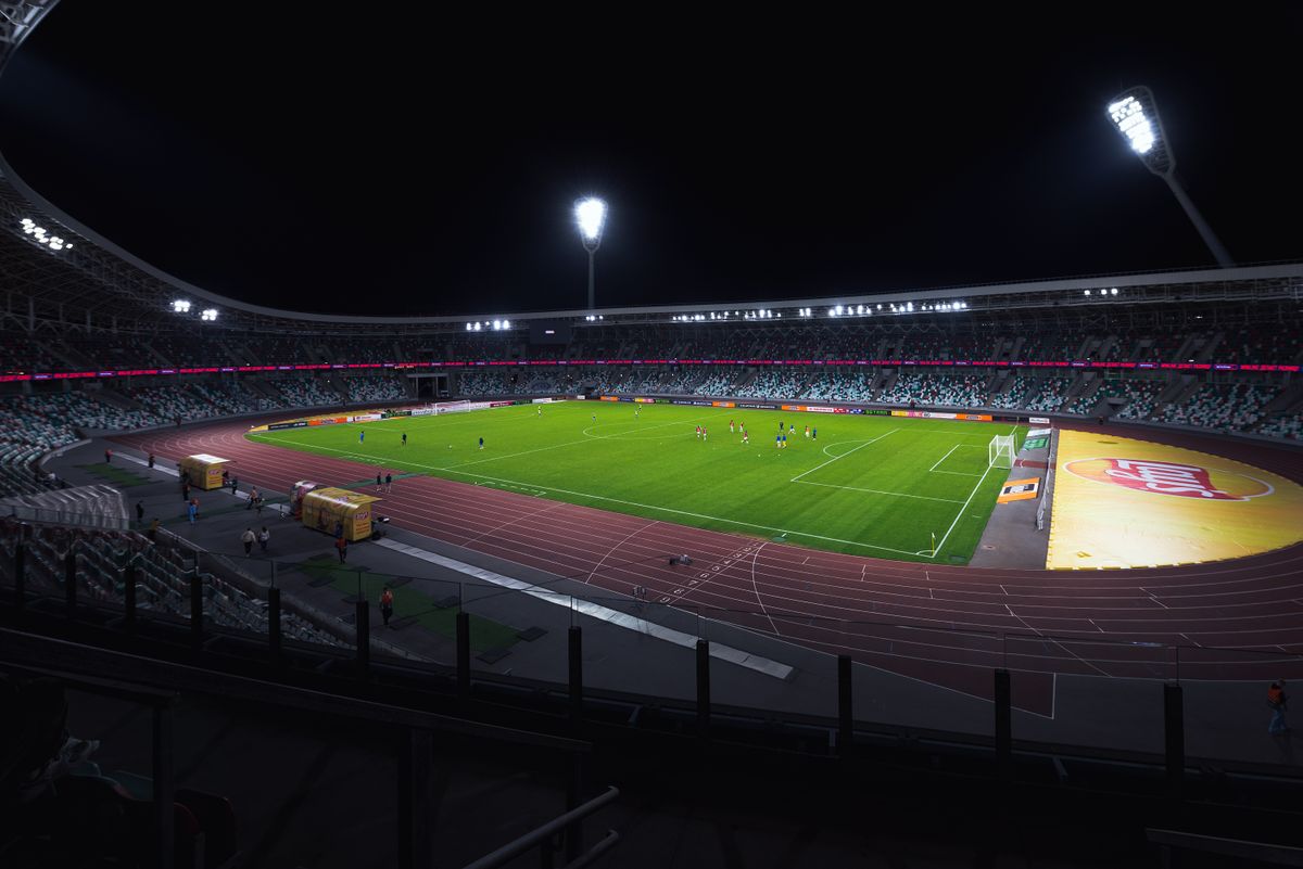 Stadion sepak bola pada malam pertandingan